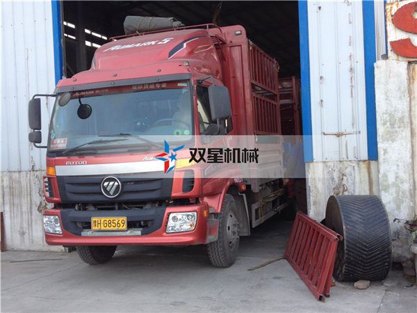 皓星<a href='http://www.dzhytgb.cn/1/54.html' target='_blank'><span>廢鋁粉碎機</span></a>設備發(fā)貨現場