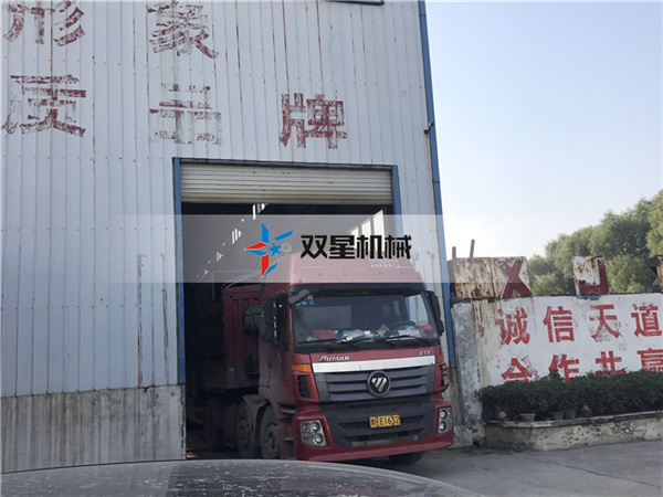皓星<a href='http://www.dzhytgb.cn/1/54.html' target='_blank'><span>廢鋁粉碎機</span></a>設(shè)備發(fā)貨現(xiàn)場圖二