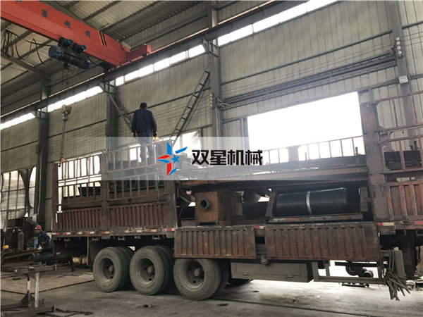廢<a href='http://www.dzhytgb.cn/' target='_blank'><span>金屬粉碎機</span></a>設(shè)備現(xiàn)場發(fā)貨