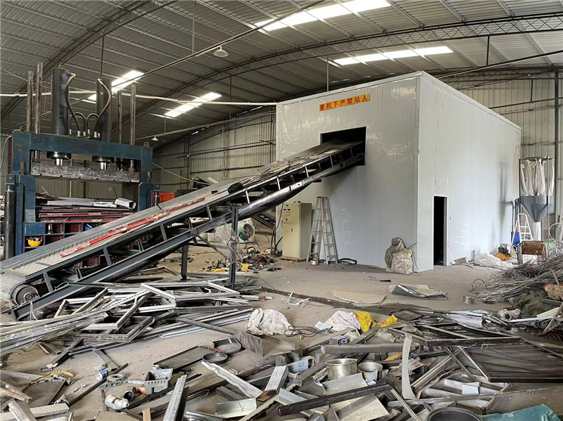 成套廢鋼粉碎機(jī)設(shè)備怎么輸送廢鋼 成套廢鋼粉碎機(jī)設(shè)備怎么輸送廢鋼